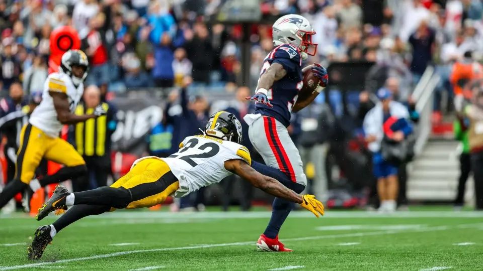 Henderson's 39-yard TD Sparks Patriots in Rainy Steelers Showdown