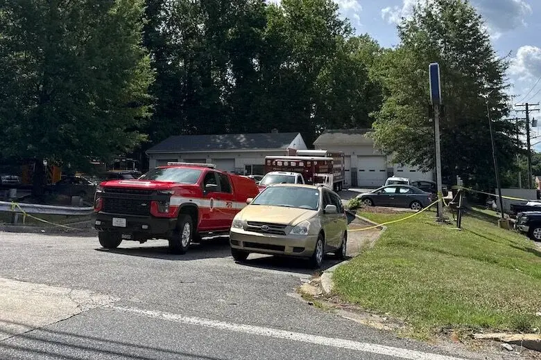 Three killed as Piper Cherokee crashes near Bowie homes