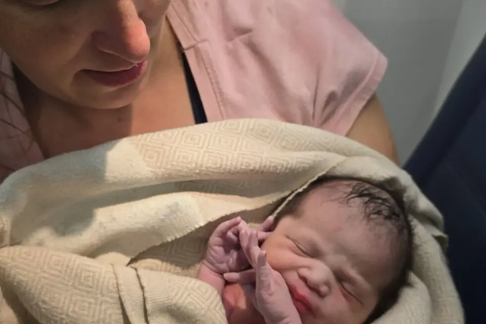 Delta flight delivers baby on final approach to Portland