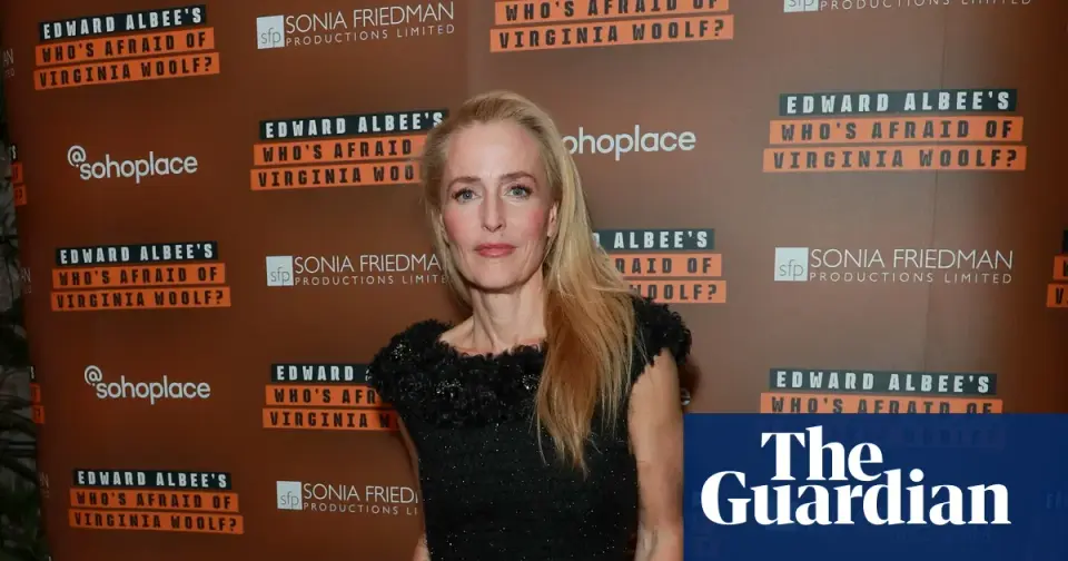 Gillian Anderson Clarifies 'Distracting' Fan Comments Amid West End Backlash