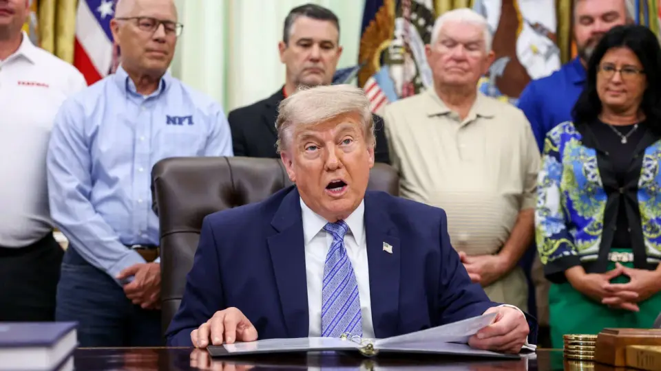 Trump delays EPA refrigerant rules, touts grocery savings