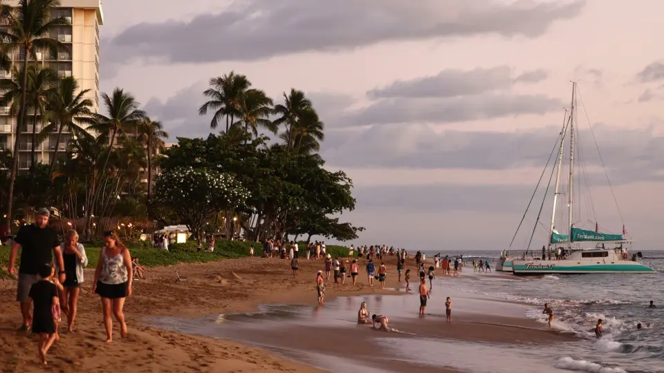 Hawaii Leads 2026 US Happiness Rankings as Alabama Climbs to 45th