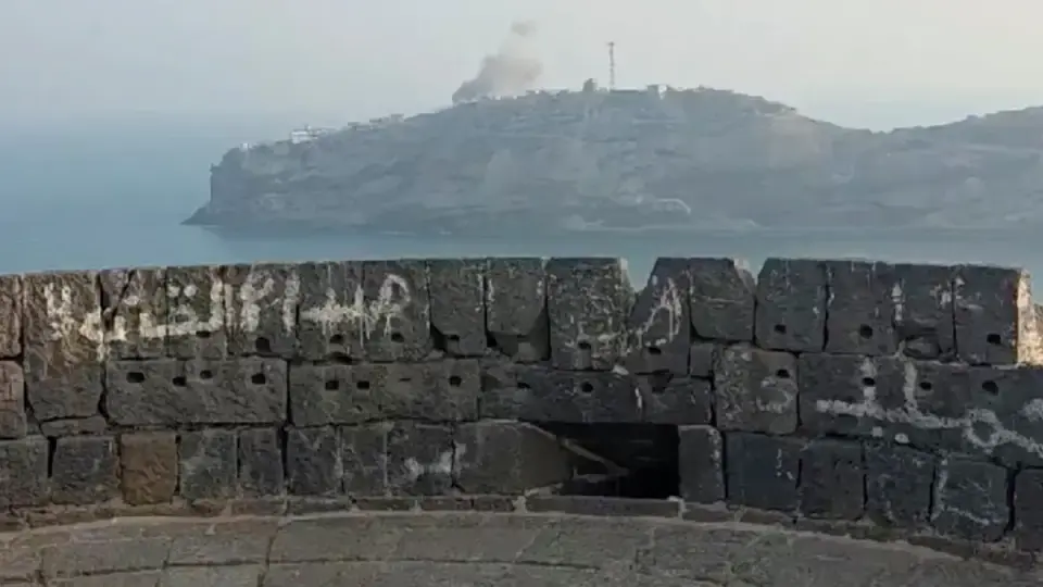 Houthis Target Aden Palace and Airport Amid Renewed Yemen-Saudi Conflict