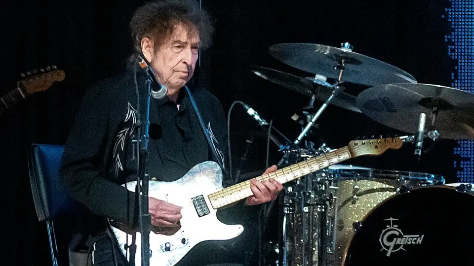 Dylan’s Guitar Lineup Takes Another Hit as Bob Britt Quits