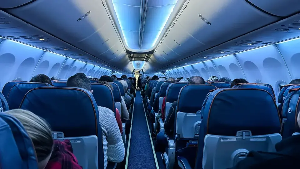 Delta flight disrupted by rogue onboard Wi‑Fi network prompts safety review