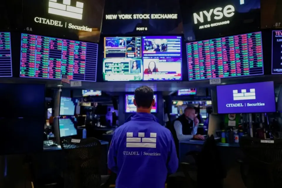 Nasdaq Hits Three-Month Low as AI Spending Fears Trigger $1 Trillion Wipeout