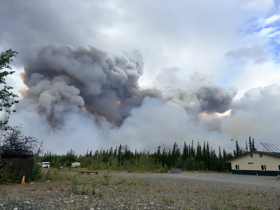 Mukluk Fire near Tok triggers evacuations as containment efforts intensify