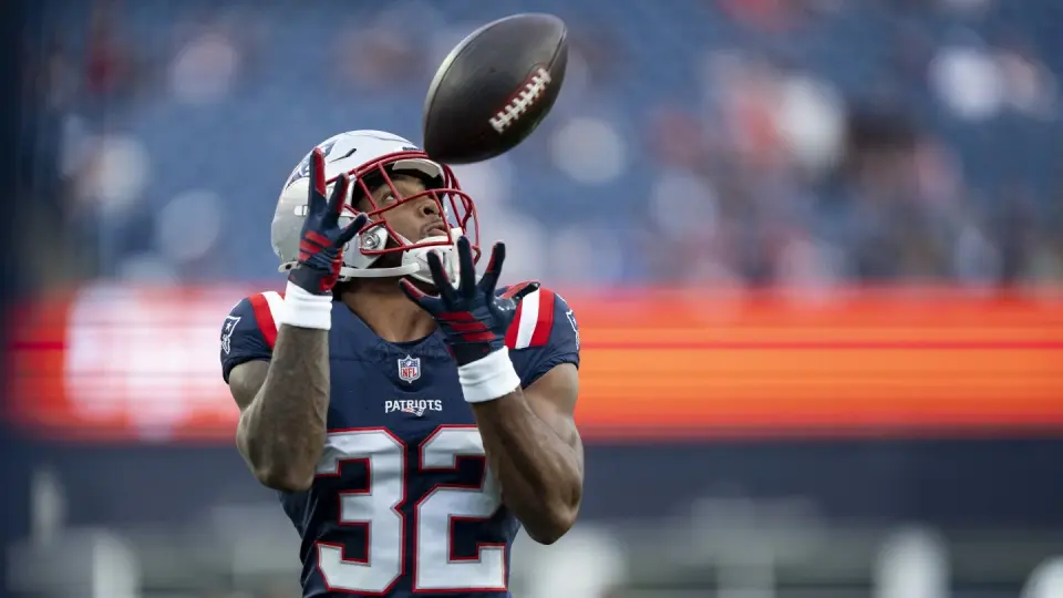 Patriots' Henderson Doubtful for Seahawks Opener After Ankle Setback