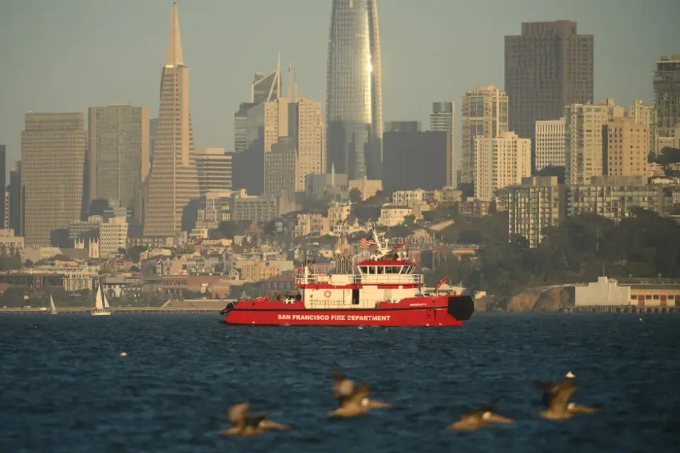 Family boat sinks off Alcatraz Island; 1 dead, 3 missing