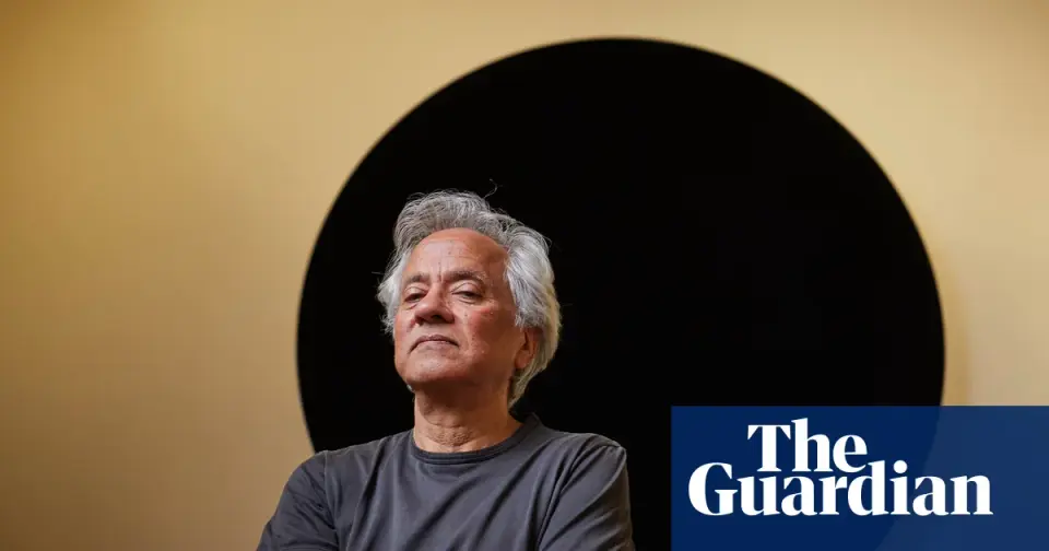 Anish Kapoor calls for US exclusion from Venice Biennale over hate-filled politics