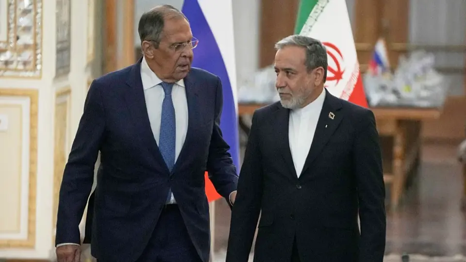 Lavrov Defends Iran Support in Tehran Amid Trump's Criticism and Regional Escalation