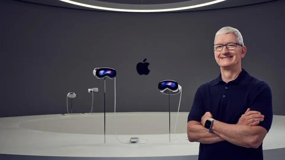 Tim Cook Combines Apple Maps Mishap and Life-Saving Apple Watch Moment as He Steps Down