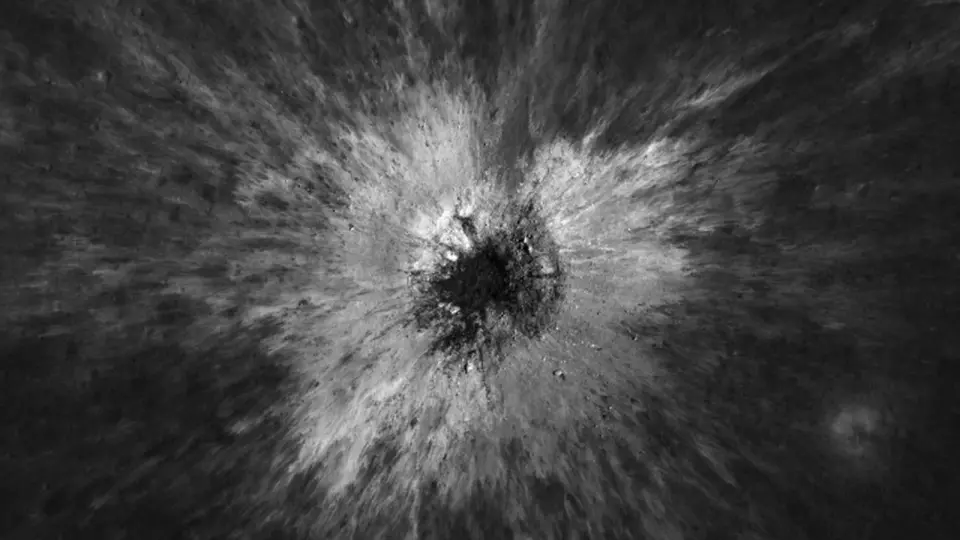 Moon's 'once-in-a-century' crater McGetchin photographed by LRO