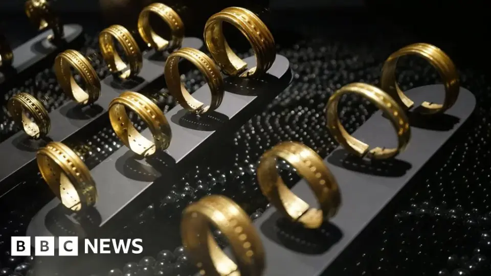 Four-minute heist wipes out Bronze Age gold trove in Villena museum