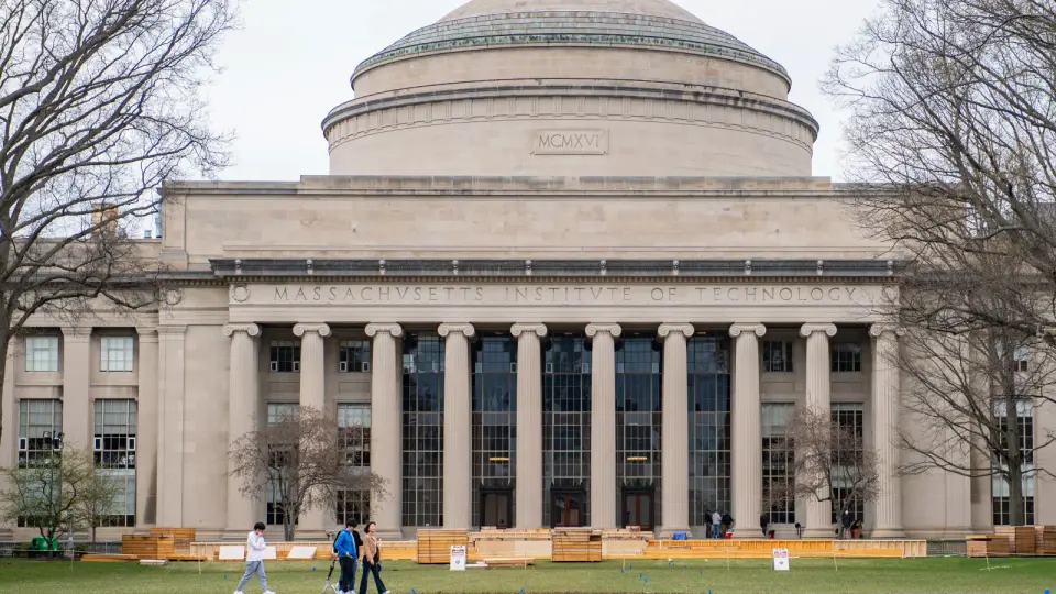 MIT closes chemistry lab after student claims unauthorized synthesis of dimethyl mercury