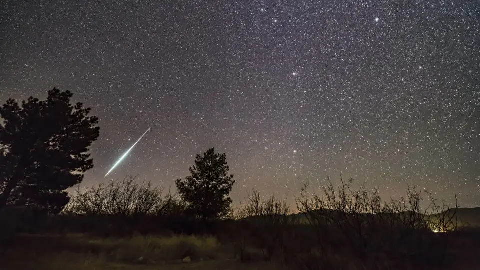 October 2026 Skywatching: Taurid Fireballs and Draconid Storms Light Up the Night