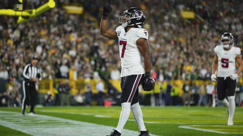 Falcons' Robinson and London set NFL record with identical 194-yard performances in Lambeau rout