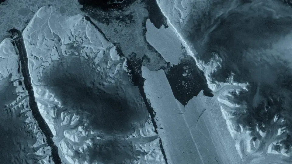Satellites Trace Months-Long Fractures Before Greenland’s Largest Calving in a Decade