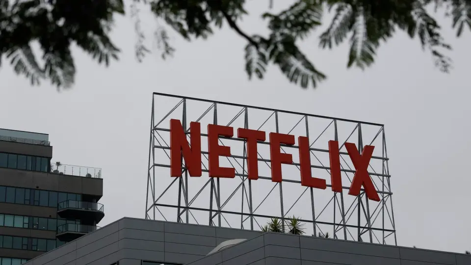 Wells Fargo Forecasts Prolonged Netflix Slump, Dismissing Near-Term Recovery