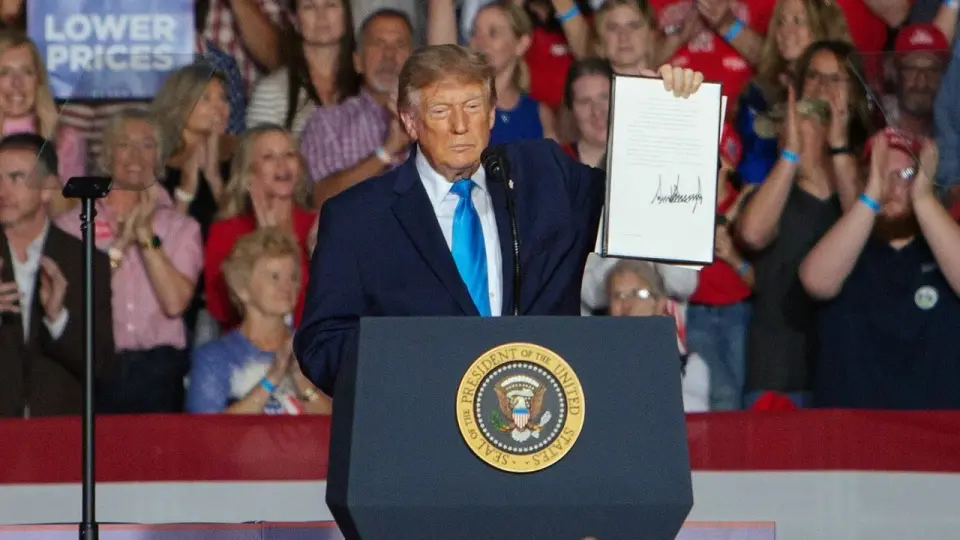Trump Vows Iran War End Amid Oil Spike and Controversial Threats to US Cities