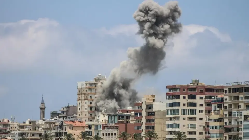 Cross-border strikes hit Tyre after Israel’s warning