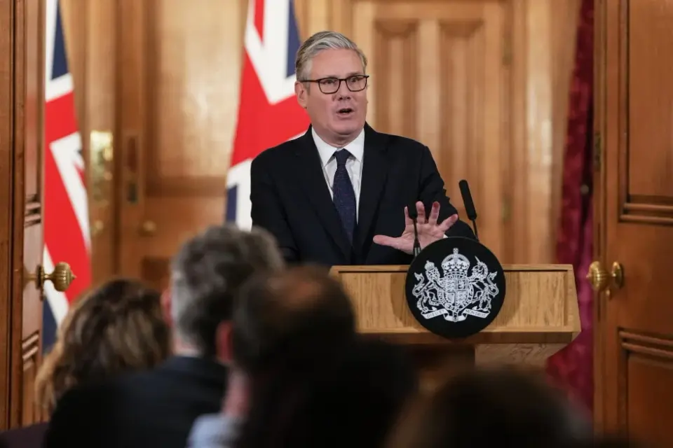 UK eyes teen social-media ban as Starmer pushes online-safety plan