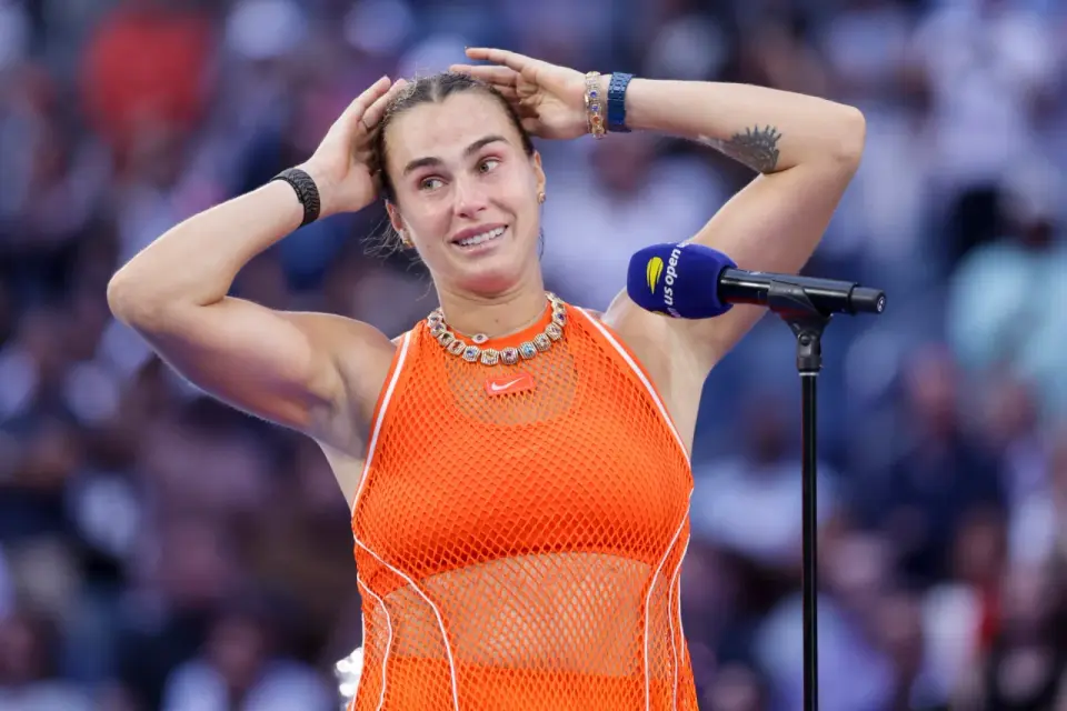Roddick Defends Sabalenka's US Open Racket Smash, Cites Double Standard in Sports