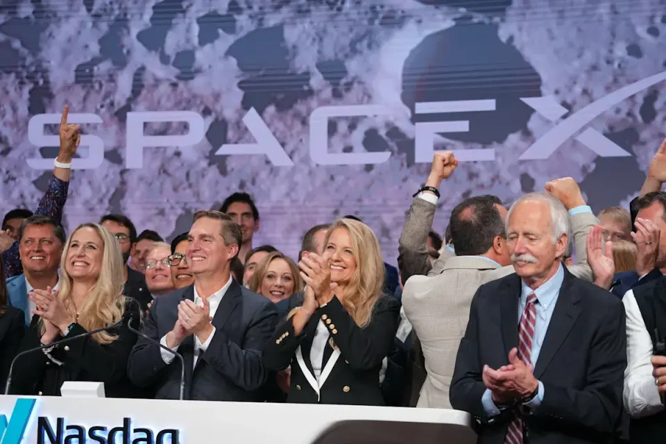 SpaceX stock cools after IPO surge as bond-financing chatter heats up