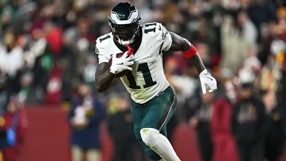 Patriots land A.J. Brown to fuel Maye era