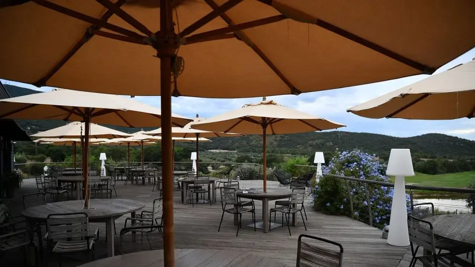 Storm winds fatally strike woman with patio umbrella at SC restaurant