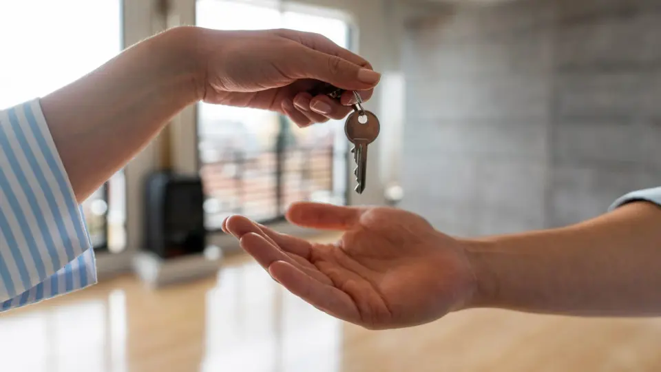 Big-city housing shows discounts as buyers gain negotiation leverage in June