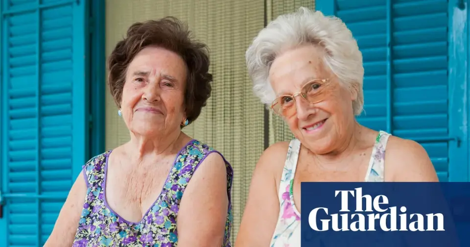 Nonnas and Longevity: Does Grandma Wisdom Extend Life?