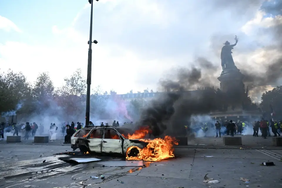 France Unrest Escalates as 550,000 Protesters Clash with Police in Nationwide Cost-of-Living Uprising