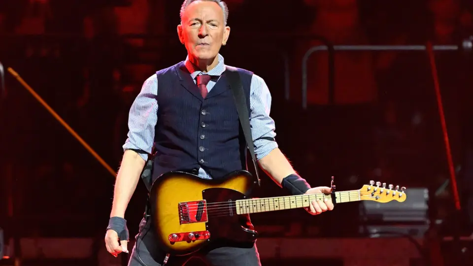 Bruce Springsteen Honors Patti Scialfa's Battle With Cancer With Acoustic 'Born to Run' at PMC