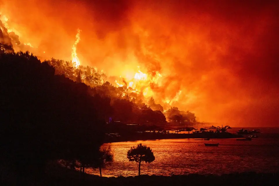 UN Report Confirms 1.5°C Climate Threshold Breach Imminent, Urges Rapid Emission Cuts