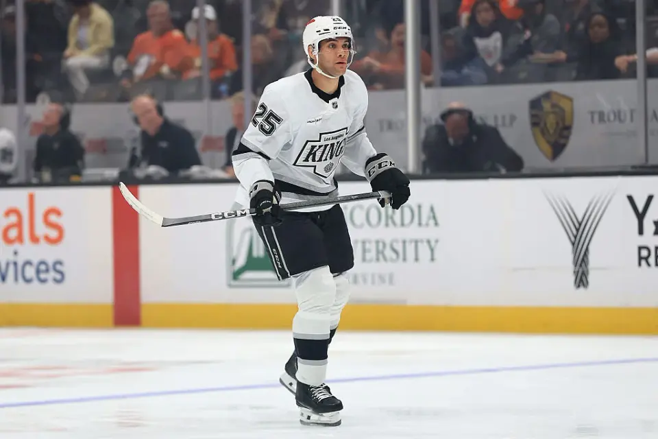 Kings Recall Wright, Sign Extension Amid Injury Crisis
