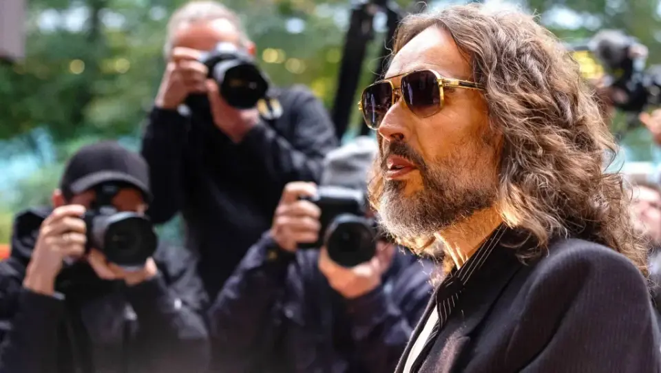 Brand Trial: Accuser Details Alleged Rape at London Home, Says He Told Her to 'Clean Up Mess'