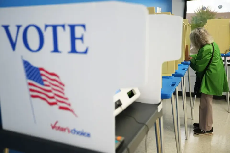 Poll Shows Voters Distrust Both Parties Despite Democratic Gains on Key Issues