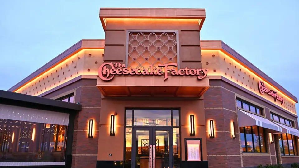 Obama’s Cheesecake Factory Joke Exposes Midterm Divide Over Inflation and Decor