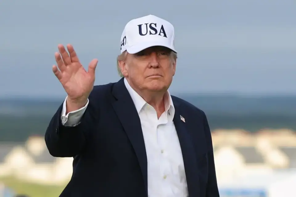 Trump pushes $5,000 voter dividend, blames Democrats for midterms stalemate