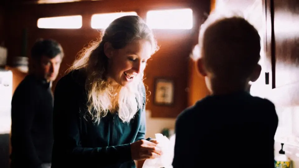 A24 Unveils Fielder and Oppenheim’s Elizabeth Holmes Documentary at Telluride