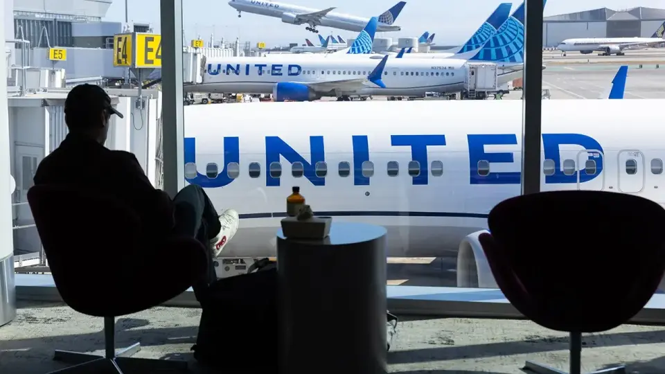 United Flight 1681 Diverts to Las Vegas After Passenger Texts Hijack Threat