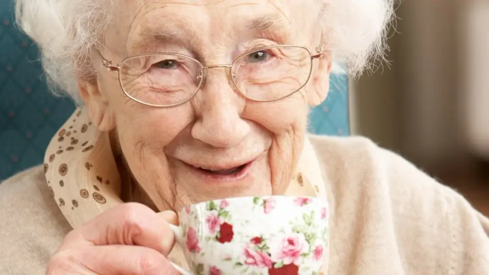 Tea May Help Bones of Older Women, Coffee Could Hamper Them