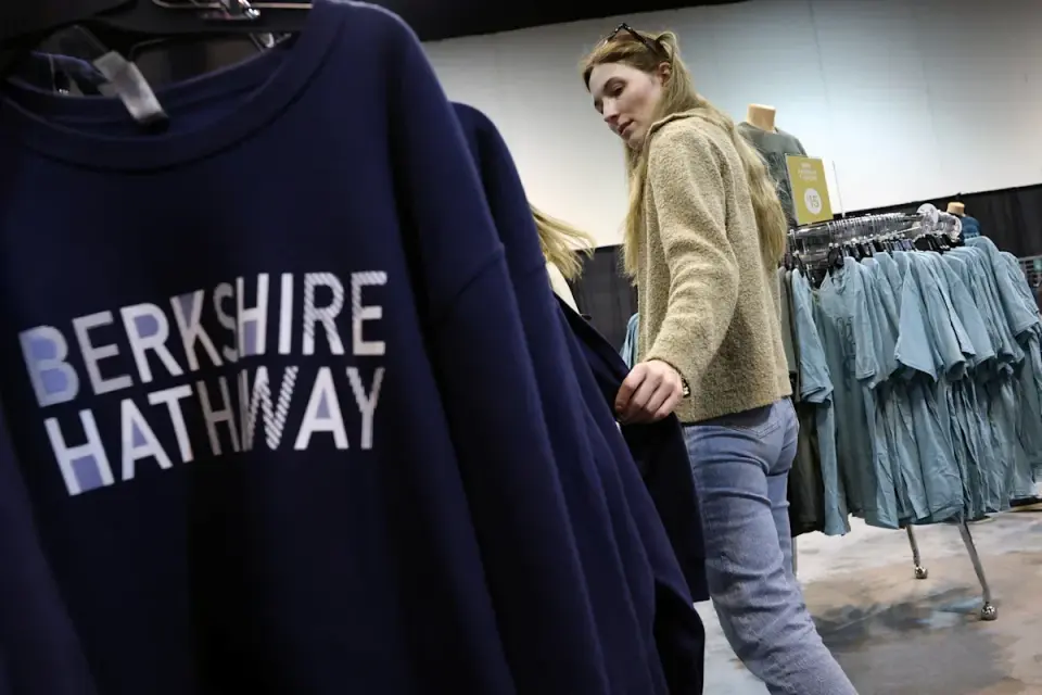 Berkshire Hathaway Hits Record Highs as Abel’s Tech Pivot Outperforms AI Sell-Off