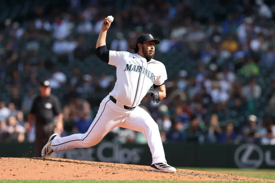 Mariners Retain Closer Muñoz, Decline Options on Miller and Robles