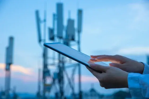 SpaceX Targets 80,000 Cell Sites for Fourth US Carrier, Igniting Tower REITs and Carrier Tensions