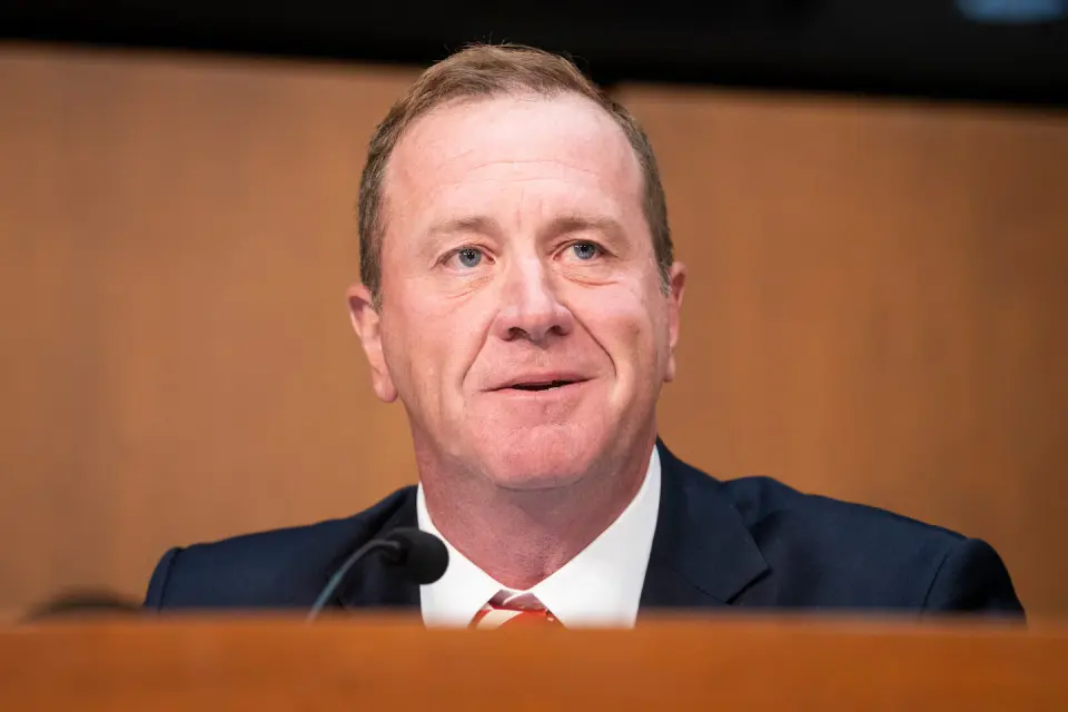 Schmitt’s Basketball Mix-up Derails GOP ‘Gotcha’ at Smith Hearing