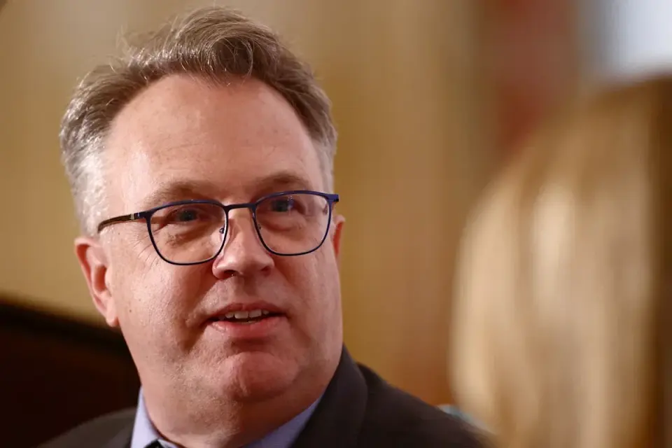 Fed Officials Split on Urgency: Williams Rejects Hike, Barr Warns of More Hikes
