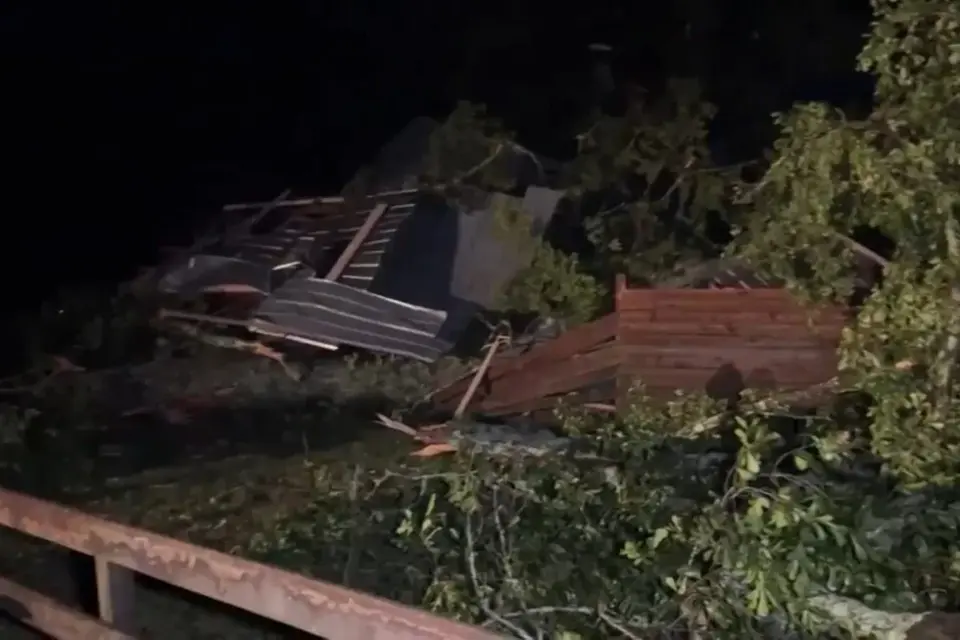 Mississippi battered by severe storms and tornadoes, homes damaged