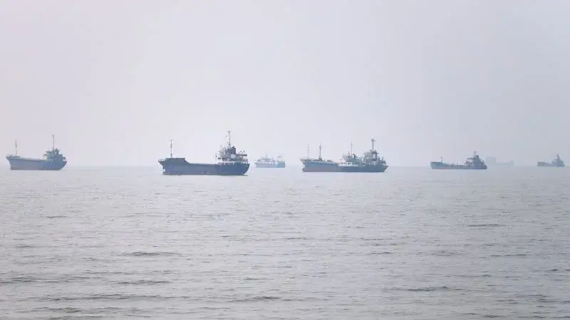 Hormuz Deal Nears, but US Munitions Crisis and Red Sea Attacks Complicate Peace